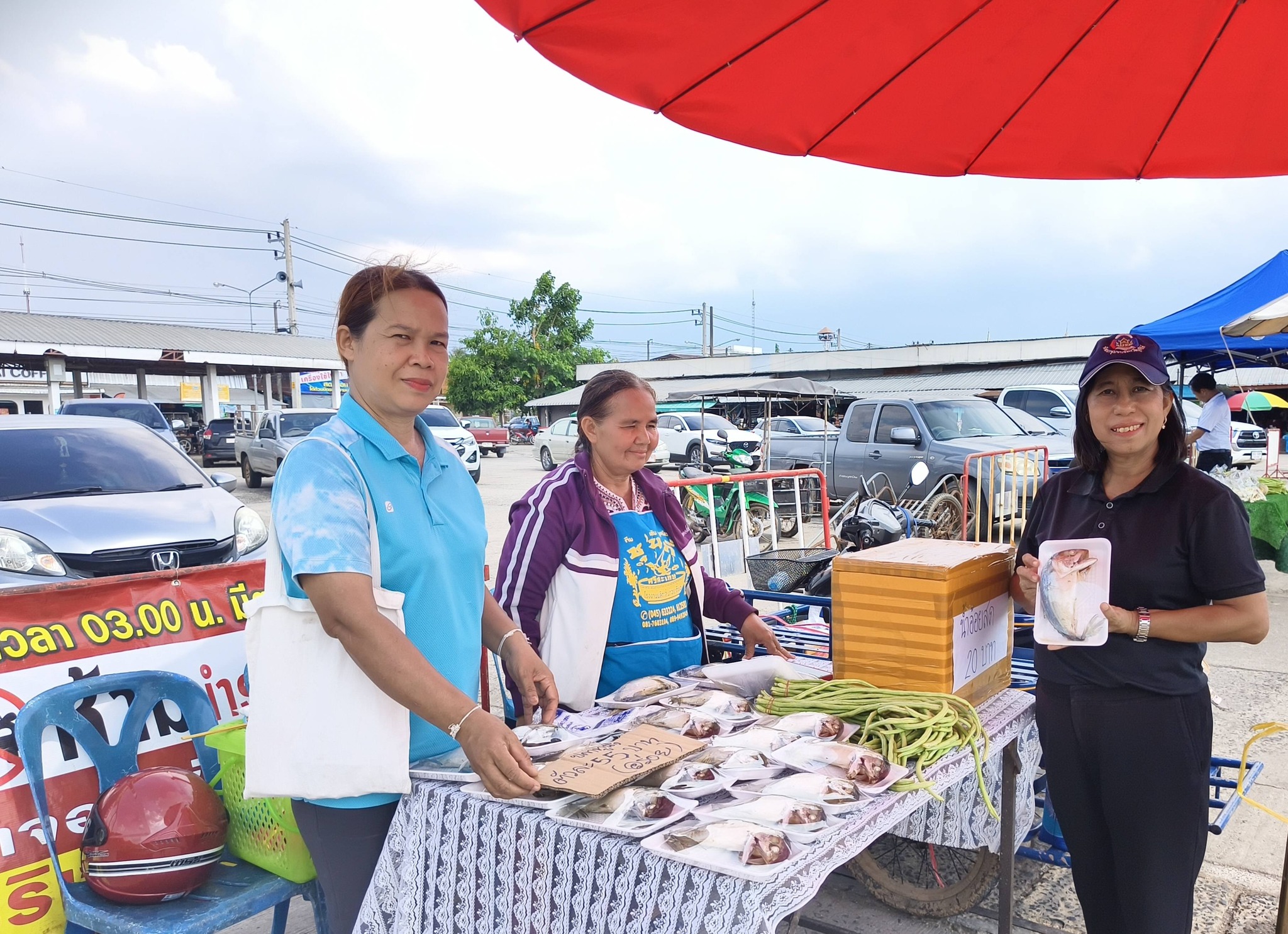 พช. ปะคำ –เยี่ยมชมตลาด ไทยช่วยไทย อำเภอปะคำ